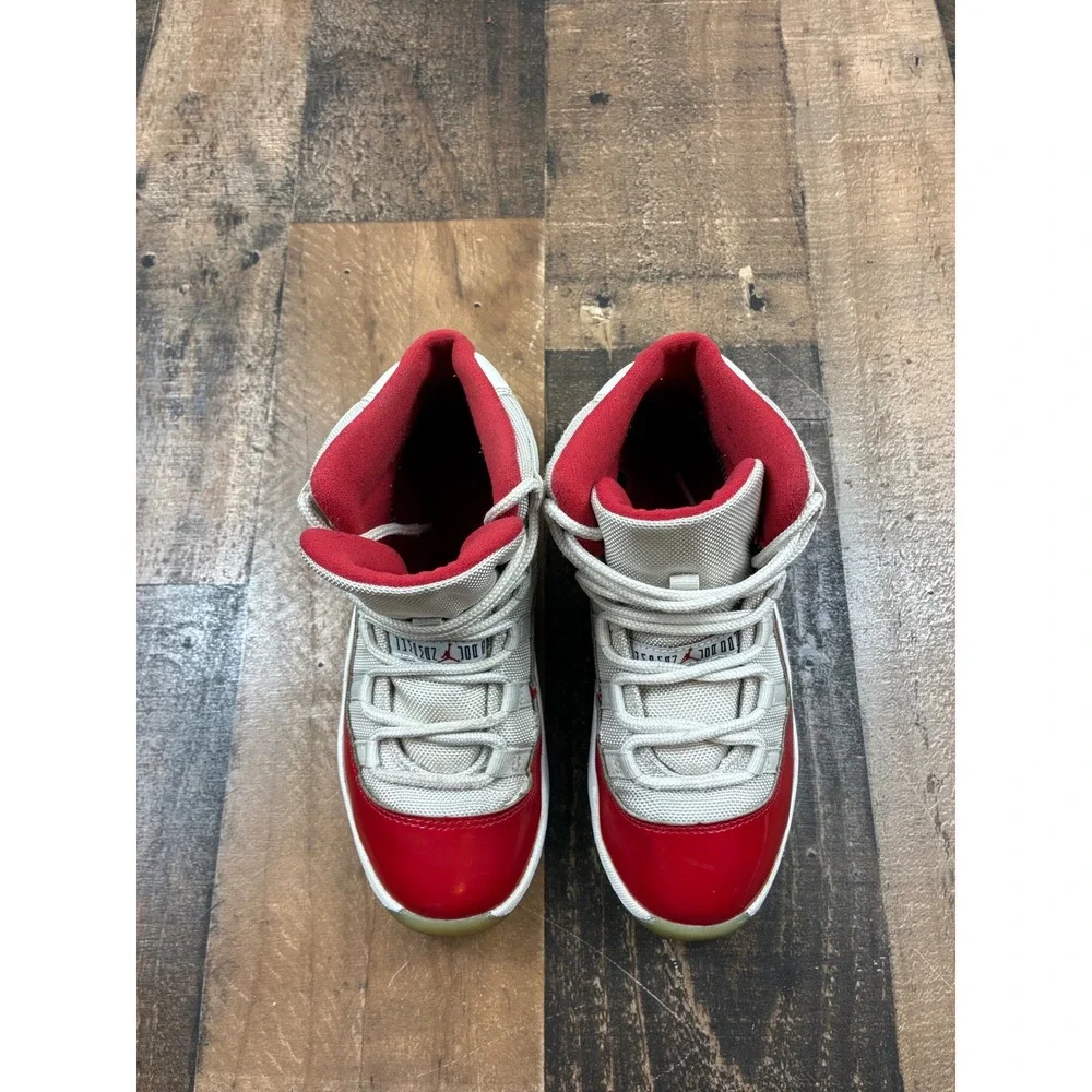 Jordan 11 Retro Cherry 2022 Kids Size 2.5Y White Red 378039-116 Good Condition